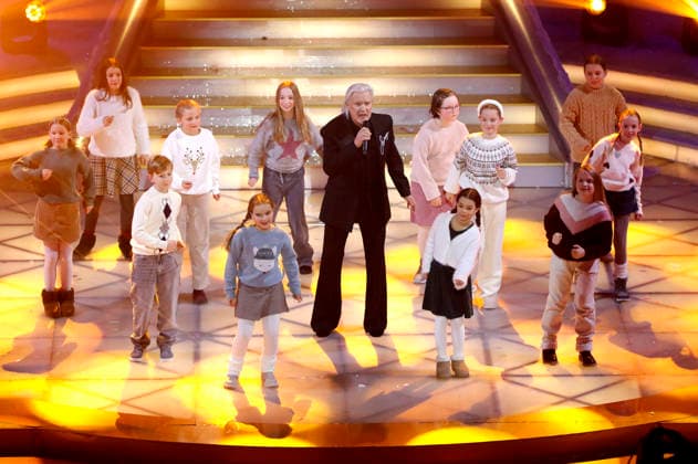 Johnny Logan in the ARD TV show Das Adventsfest der 100 000 Lichter 2025 at the Congress Center Suhl Suhl, 29 11 2025 Foto:xAgenturxWehnertx xGränzdörferx xFuturexImagex advendsfest_5179