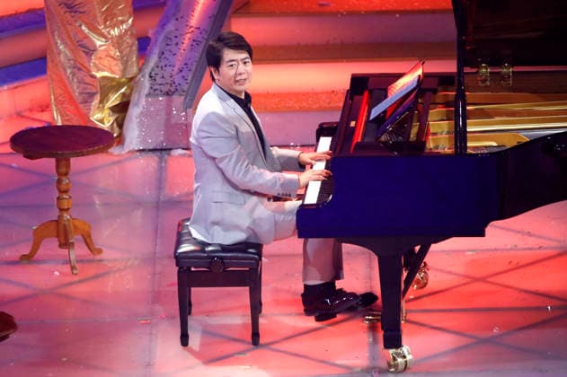 Lang Lang in the ARD TV show Das Adventsfest der 100 000 Lichter 2025 at the Congress Center Suhl Suhl, 29 11 2025 Foto:xAgenturxWehnertx xGränzdörferx xFuturexImagex advendsfest_5197
