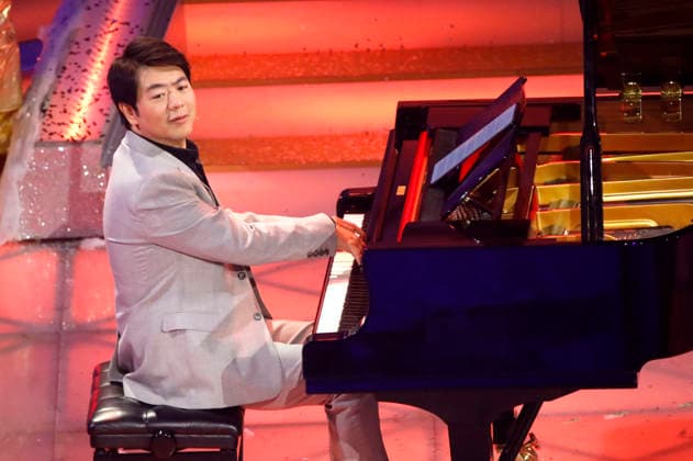 Lang Lang in the ARD TV show Das Adventsfest der 100 000 Lichter 2025 at the Congress Center Suhl Suhl, 29 11 2025 Foto:xAgenturxWehnertx xGränzdörferx xFuturexImagex advendsfest_5200