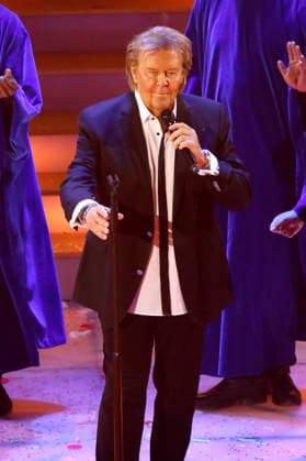 Howard Carpendale in the ARD TV show Das Adventsfest der 100 000 Lichter 2025 at the Congress Center Suhl Suhl, 29 11 2025 Foto:xAgenturxWehnertx xGränzdörferx xFuturexImagex advendsfest_5228