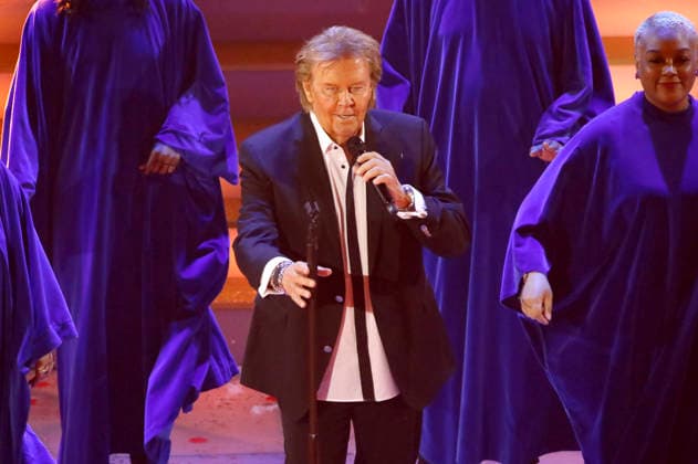 Howard Carpendale in the ARD TV show Das Adventsfest der 100 000 Lichter 2025 at the Congress Center Suhl Suhl, 29 11 2025 Foto:xAgenturxWehnertx xGränzdörferx xFuturexImagex advendsfest_5232