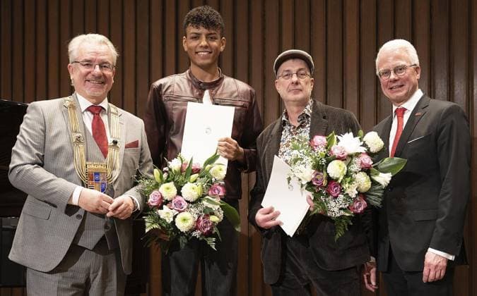 Award ceremony for the Ruhr Prize in Mülheim FOR EDITORIAL PURPOSES ONLY EDITORIAL USE ONLY p Award ceremony for the Ruhr Prize for Art and Science Visual artist Ralf Raßloff and pianist Louis Philippson awarded the Ruhr Prize for Art and Science 2025 by the city of Mülheim a Copyright: GerdxWallhorn doc83hkfq22jw8xpwlzc02 ,EDITORIAL USE ONLY Copyright: GerdxWallhorn