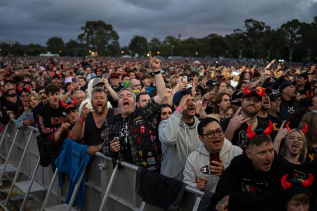 November 30, 2025, Adelaide, South Australia, Australia: The crowd for the AC DC concert on Sunday at the BP Ultimate Adelaide Grand Final. Adelaide Australia - ZUMAf186 20251130_zsp_f186_129 Copyright: xJamesxForresterx