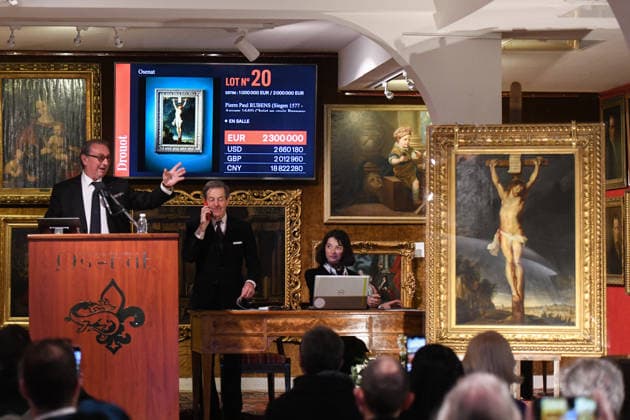 Rubens Painting Christ on the Cross Sold for Ä2.3 Million - Versailles The painting Christ on the Cross (Le Christ en croix, 1614–1615) by Flemish master Peter Paul Rubens was sold for Ä2.3 million at an auction in Versailles, France, on November 30, 2025. After being found in a private Paris mansion, the painting shocked the art world and drew major attention from international collectors, museums, and historians. Photo by Florian Poitout ABACAPRESS.COM Versailles France  Copyright: xPoitoutxFlorian ABACAx