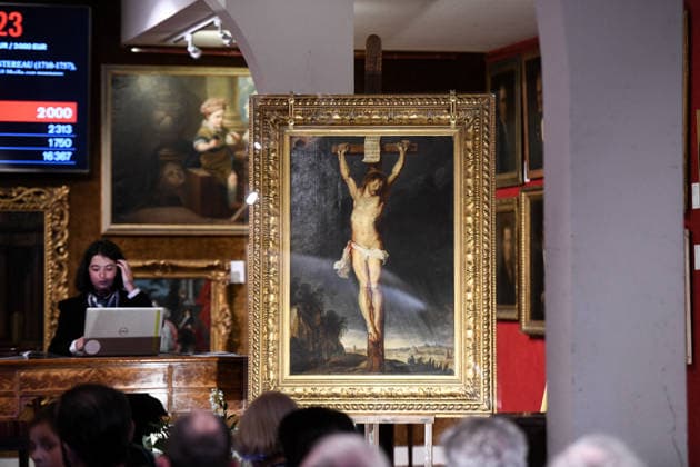 Rubens Painting Christ on the Cross Sold for Ä2.3 Million - Versailles The painting Christ on the Cross (Le Christ en croix, 1614–1615) by Flemish master Peter Paul Rubens was sold for Ä2.3 million at an auction in Versailles, France, on November 30, 2025. After being found in a private Paris mansion, the painting shocked the art world and drew major attention from international collectors, museums, and historians. Photo by Florian Poitout ABACAPRESS.COM Versailles France  Copyright: xPoitoutxFlorian ABACAx