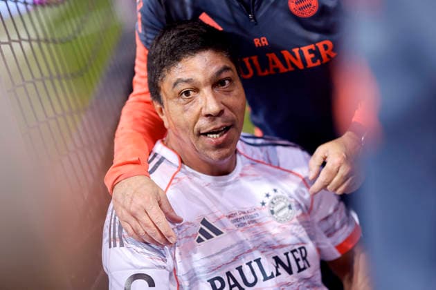 Soccer player Giovane Elber Team FC Bayern Legends at Telekom Starkick 2025 in the Telekom Dome Numerous soccer legends, celebrities, influencers and stars kicked for a good cause on the small pitch Bonn, 30 11 2025 NRW Germany Copyright: xChristophxHardtx