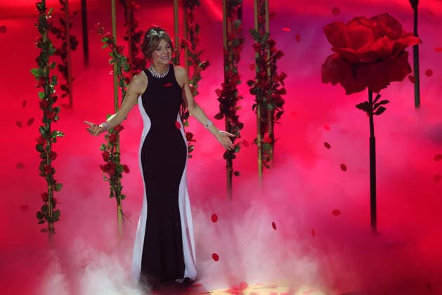 The Advent Festival of 100,000 Lights 2025 Ella Endlich German singer in a black and white dress in front of a golden cage and a big red rose The Advent Festival of 100,000 Lights 2025 ARD ORF Show from 29 11 2025 at the Congress Center Suhl Thuringia, Germany