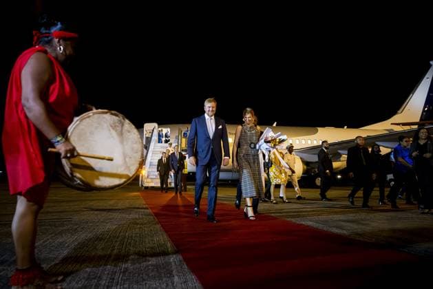 Paramaribo, The Netherlands, 2025-11-30 19:29:39 PARAMARIBO, November 30, 2025, Johan Adolf Pengel International Airport. King Willem-Alexander and Queen Maxima are arriving at Johan Adolf Pengel International Airport on a state visit to the Republic of Suriname at the invitation of President Jennifer Geerlings-Simons. PHOTO: NLBeeld Patrick van Emst Credit: NL Beeld Patrick van Emst  Copyright: xx x