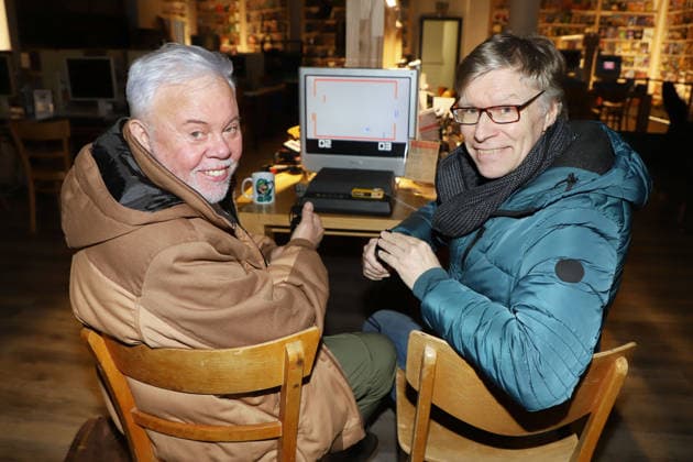 Visit to the Barmbek Christmas market Taco Ockerse, Thorsten Laussch, Taco Ockerse Dutch pop singer, Puttin™ on the Ritz Thorsten Laussch actor, TV and radio presenter visits the Barmbek Christmas market and then the Retro Spiele Club playable computer games museum in Fuhksbuettler Strasse , Hamnburg, 30 11 2025 Copyright: xEventpressxBecherx