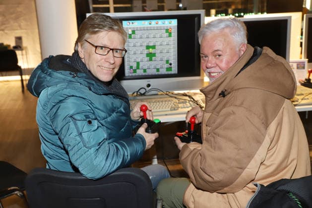 Visit to the Barmbek Christmas market Taco Ockerse, Thorsten Laussch, Taco Ockerse Dutch pop singer, Puttin™ on the Ritz Thorsten Laussch actor, TV and radio presenter visits the Barmbek Christmas market and then the Retro Spiele Club playable computer games museum in Fuhksbuettler Strasse , Hamnburg, 30 11 2025 Copyright: xEventpressxBecherx