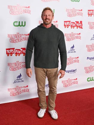 November 30, 2025, Hollywood, California, USA: American actor IAN ZIERING attends the 93rd Annual Hollywood Christmas Parade: Hollywood RED CARPET. Hollywood USA - ZUMAb173 20251130_aap_b173_016 Copyright: xBillyxBennightx