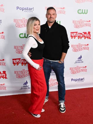 November 30, 2025, Hollywood, California, USA: American actress TORI SPELLING and American actor, producer, and former rapper BRIAN AUSTIN GREEN attend the 93rd Annual Hollywood Christmas Parade: Hollywood RED CARPET. Hollywood USA - ZUMAb173 20251130_aap_b173_030 Copyright: xBillyxBennightx