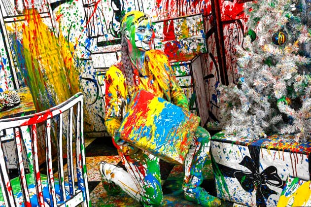 Bodyart Color Christmas Splash Performance with model Tatjana Heinz in Studio Düsterwald Hameln, 30 11 2025 BodyArt artist Jörg Düsterwald Foto:xT.xSkupinx xFuturexImagex christmas_splash_5114