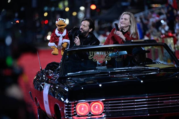 93rd Hollywood Christmas Parade in California HOLLYWOOD, CALIFORNIA - NOV 30: Performer Terry Fator greets the crowd during the 93rd Hollywood Christmas Parade in Hollywood of Los Angeles, California, United States on November 30, 2025. Tayfun Coskun Anadolu California United States. Editorial use only. Please get in touch for any other usage.  Copyright: x2025xAnadoluxTayfunxCoskunx