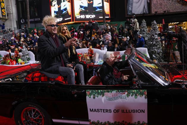 93rd Hollywood Christmas Parade in California HOLLYWOOD, CALIFORNIA - NOV 30: Performer Murray Sawchuck greets the crowd during the 93rd Hollywood Christmas Parade in Hollywood of Los Angeles, California, United States on November 30, 2025. Tayfun Coskun Anadolu California United States. Editorial use only. Please get in touch for any other usage.  Copyright: x2025xAnadoluxTayfunxCoskunx