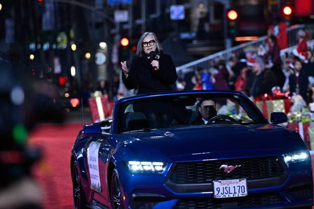 93rd Hollywood Christmas Parade in California HOLLYWOOD, CALIFORNIA - NOV 30: Councilwoman Monica Rodriguez greets the crowd during the 93rd Hollywood Christmas Parade in Hollywood of Los Angeles, California, United States on November 30, 2025. Tayfun Coskun Anadolu California United States. Editorial use only. Please get in touch for any other usage.  Copyright: x2025xAnadoluxTayfunxCoskunx