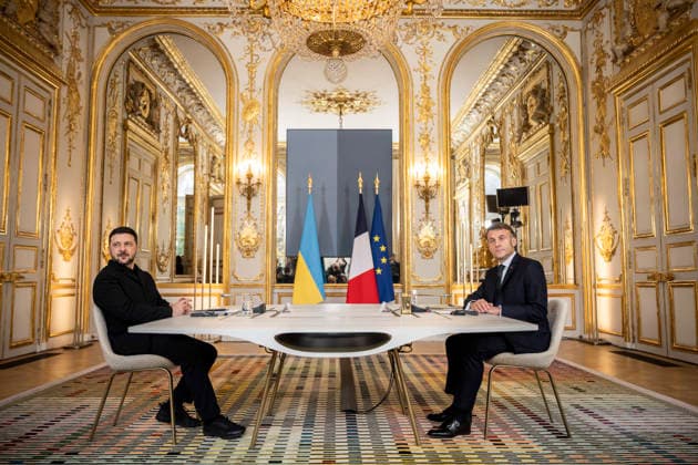 President Emmanuel Macron during a meeting with President Volodymyr Zelensky at the Elysée Palace in Paris on December 01, 2025 Eliot Blondet Pool Bestimage Ukrainian President Volodymyr Zelensky and French President Emmanuel Macron during a meeting at Elysee Palace in Paris on December 01, 2025 Photo by Eliot Blondet ABACAPRESS COM Paris France  Copyright: xEliotxBlondetx xPoolx xBestimagexEliotxBlondetx xPoolx xBestimagex