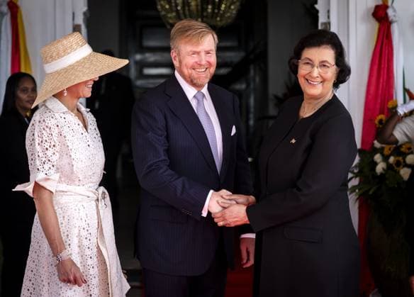 PARAMARIBO Surinamese President Jennifer Geerlings-Simons and her husband welcomed King Willem-Alexander and Queen Maxima at the Presidential Palace with an official welcome ceremony. The royal couple were on a three-day state visit to Suriname at the president s invitation. ANP REMKO DE WAAL netherlands out - belgium out  Copyright: xx x543574085x originalFilename: 543574085.jpg