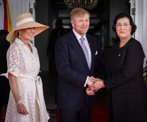 PARAMARIBO Surinamese President Jennifer Geerlings-Simons and her husband welcomed King Willem-Alexander and Queen Maxima at the Presidential Palace with an official welcome ceremony. The royal couple were on a three-day state visit to Suriname at the president s invitation. ANP REMKO DE WAAL netherlands out - belgium out  Copyright: xx x543576025x originalFilename: 543576025.jpg