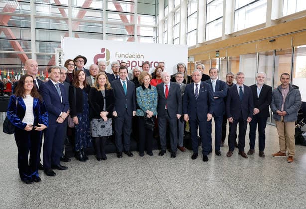 Queen Sofia presides over the VIII edition of the Evolution Awards and the I edition of the Emiliano Aguirre Award in Burgos Queen Sofia and the President of the Junta de Castilla y Leon, Alfonso Fernandez Manueco i , in a family photo after the delivery of the VIII edition of the Evolution Awards and the I edition of the Emiliano Aguirre Award, at the Museum of Human Evolution, on December 1, 2025, in Burgos, Castilla Leon Spain The Evolution Awards and the Emiliano Aguirre Award, organized by the Atapuerca Foundation, recognize relevant trajectories and contributions in the field of human evolution, research and scientific dissemination 01 DECEMBER 2025 Tomá Burgos, Castilla Leon Burgos, Castilla Leon Spain Copyright: xTomasxAlonsox 7140381