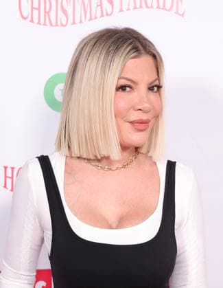 The 93rd Annual Hollywood Christmas Parade 30 November 2025 . Hollywood, California - Tori Spelling At The 93rd Annual Hollywood Christmas Parade held at Hollywood Blvd in Hollywood., Credit:Sadou Faye Avalon United States, CA, Hollywood, Hollywood Blvd  Copyright: xSadouxFayex xAvalonx 1055782285