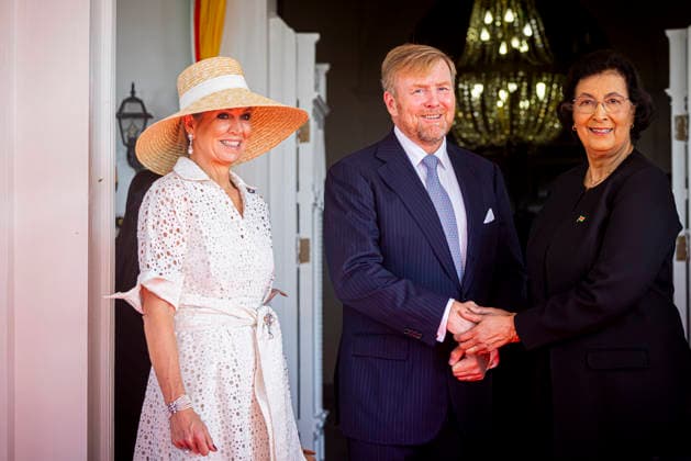 01-12-2025 Airport King Willem-Alexander and Queen Maxima on the 1st day of the 3 day statevisit to Suriname Surinamese President Jennifer Geerlings-Simons and her husband Glenn Geerlings welcomed the Royal Couple at the Presidential Palace. Â  Copyright: xPPEx
