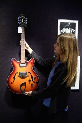Bonhams Sound & Cinema: With Property from The Marianne Faithfull Estate Sale - Bonhams, London, UK - 1 December 2025 A staff member views A Guild Starfire IV Electric Guitar Used On Blur s This Is A Low owned by Andy Ross (who discovered Blur) and played by Graham Coxon of Blur (est. Â£3k - Â£5k) which is on auction at Bonhams Sound & Cinema: With Property from The Marianne Faithfull Estate Sale ending from 3rd December 2025 at Bonhams in London, England, UK on Monday 1 December, 2025., Credit:Justin Ng Avalon UK, England, London, Bonhams  Copyright: xJustinxNgx xAvalonx 1055809866