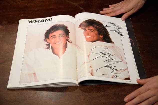 Bonhams Sound & Cinema: With Property from The Marianne Faithfull Estate Sale - Bonhams, London, UK - 1 December 2025 A staff member views An Autographed Live Aid Programme featuring George Michael s autograph (est. Â£3k - Â£4k) which is on auction at Bonhams Sound & Cinema: With Property from The Marianne Faithfull Estate Sale ending from 3rd December 2025 at Bonhams in London, England, UK on Monday 1 December, 2025., Credit:Justin Ng Avalon UK, England, London, Bonhams  Copyright: xJustinxNgx xAvalonx 1055809895
