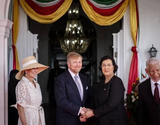 PARAMARIBO Surinamese President Jennifer Geerlings-Simons and her husband welcomed King Willem-Alexander and Queen Maxima at the Presidential Palace with an official welcome ceremony. The royal couple were on a three-day state visit to Suriname at the president s invitation. ANP REMKO DE WAAL netherlands out - belgium out  Copyright: xx x543583345x originalFilename: 543583345.jpg