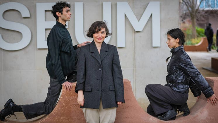 Open Monuments by Melek Zeynep Bulut photocall, new London Design Festival Landmark Project at the Design Museum, London, UK London, UK. 01st Dec, 2025. Artist Melek Zeynep Bulut poses with her work and two dancers. Open Monuments by Melek Zeynep Bulut, is a new public installation and London Design Festival Landmark Project in the courtyard of the Design Museum in Kensington. LDF will present Open Monuments by Melek Zeynep Bulut at the Design Museum from 1 - 14 Dec 2025., Credit:Imageplotter Avalon  Copyright: xImageplotterx xAvalonx 1055819760