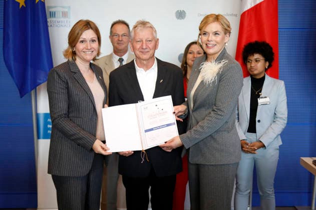 Yael Braun Pivet and Julia Klöckner with the prizewinners at the award ceremony for the French-German Parliament Prize 2025 in the Reichstag building Berlin, 01 12 2025 Foto:xAgenturxWehnertx xGränzdörferx xFuturexImagex parlmentspreis_5213
