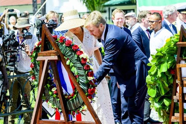 Paramaribo, The Netherlands, 2025-12-01 11:34:21 PARAMARIBO, December 1, 2025, Mama Sranan. King Willem-Alexander and Queen Maxima are paying a state visit to the Republic of Suriname at the invitation of President Jennifer Geerlings-Simons. King Willem-Alexander and Queen Maxima lay a wreath at the statue of Mama Sranan, which symbolizes Mother Suriname. The statue depicts a woman holding five children, who represent the ethnic groups of Suriname. PHOTO: NLBeeld Patrick van Emst Credit: NL Beeld Patrick van Emst  Copyright: xx x
