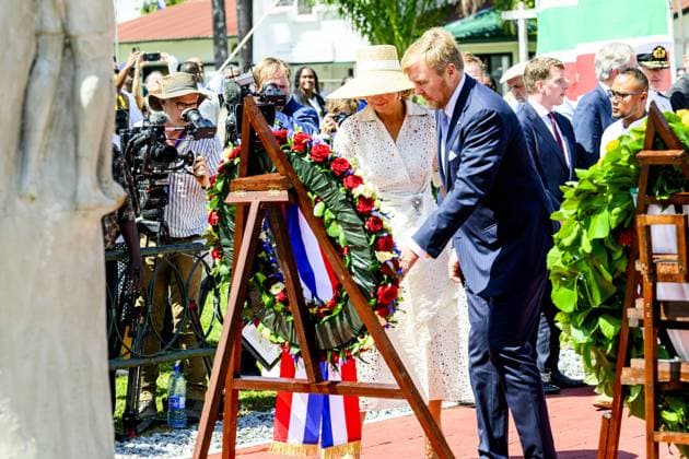 Paramaribo, The Netherlands, 2025-12-01 11:34:20 PARAMARIBO, December 1, 2025, Mama Sranan. King Willem-Alexander and Queen Maxima are paying a state visit to the Republic of Suriname at the invitation of President Jennifer Geerlings-Simons. King Willem-Alexander and Queen Maxima lay a wreath at the statue of Mama Sranan, which symbolizes Mother Suriname. The statue depicts a woman holding five children, who represent the ethnic groups of Suriname. PHOTO: NLBeeld Patrick van Emst Credit: NL Beeld Patrick van Emst  Copyright: xx x