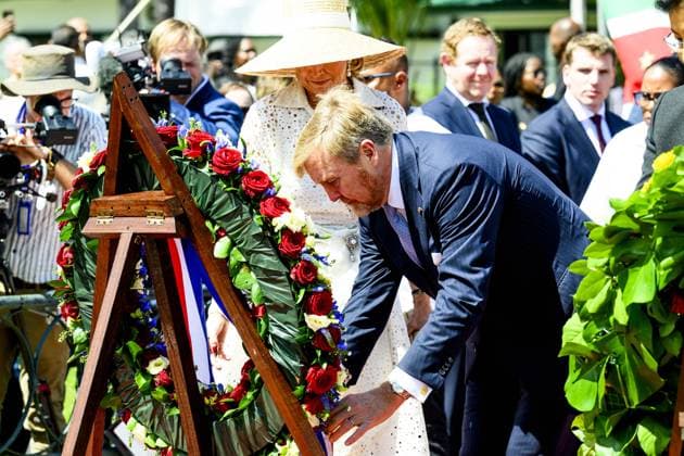 Paramaribo, The Netherlands, 2025-12-01 11:34:26 PARAMARIBO, December 1, 2025, Mama Sranan. King Willem-Alexander and Queen Maxima are paying a state visit to the Republic of Suriname at the invitation of President Jennifer Geerlings-Simons. King Willem-Alexander and Queen Maxima lay a wreath at the statue of Mama Sranan, which symbolizes Mother Suriname. The statue depicts a woman holding five children, who represent the ethnic groups of Suriname. PHOTO: NLBeeld Patrick van Emst Credit: NL Beeld Patrick van Emst  Copyright: xx x