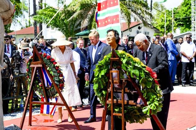 Paramaribo, The Netherlands, 2025-12-01 11:34:29 PARAMARIBO, December 1, 2025, Mama Sranan. King Willem-Alexander and Queen Maxima are paying a state visit to the Republic of Suriname at the invitation of President Jennifer Geerlings-Simons. King Willem-Alexander and Queen Maxima lay a wreath at the statue of Mama Sranan, which symbolizes Mother Suriname. The statue depicts a woman holding five children, who represent the ethnic groups of Suriname. PHOTO: NLBeeld Patrick van Emst Credit: NL Beeld Patrick van Emst  Copyright: xx x