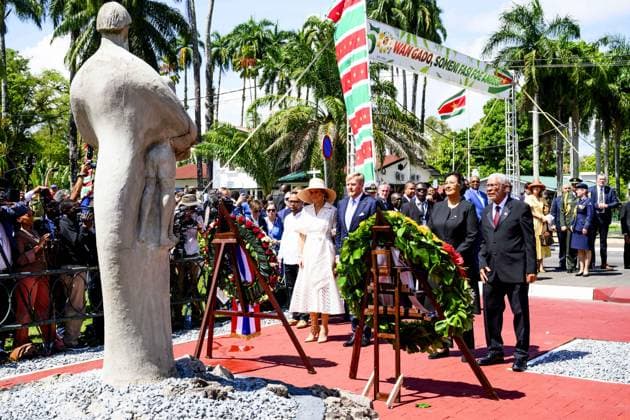 Paramaribo, The Netherlands, 2025-12-01 11:34:47 PARAMARIBO, December 1, 2025, Mama Sranan. King Willem-Alexander and Queen Maxima are paying a state visit to the Republic of Suriname at the invitation of President Jennifer Geerlings-Simons. King Willem-Alexander and Queen Maxima lay a wreath at the statue of Mama Sranan, which symbolizes Mother Suriname. The statue depicts a woman holding five children, who represent the ethnic groups of Suriname. PHOTO: NLBeeld Patrick van Emst Credit: NL Beeld Patrick van Emst  Copyright: xx x
