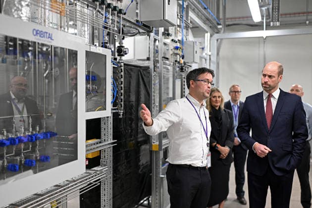 The Prince Of Wales Attends The Wales Investment Summit John Peploe (L), Facilities Director of KLA, gives a tour to Prince William, Prince of Wales during a visit at the semiconductor manufacturer SPTS, a division of KLA, ahead of the Wales Investment Summit on December 01, 2025 in Newport, Wales. Organized by the Welsh Government at the ICC Wales, the Summit will bring together over 300 delegates from almost 30 countries across sectors including clean energy, technology, life sciences, financial services, manufacturing and the creative industries. Wales is currently home to around 1,480 overseas-owned companies employing more than 174,000 people., Credit:Avalon.red Avalon United Kingdom, Wales, Newport Copyright: xAvalon.redx xAvalonx 1055813112