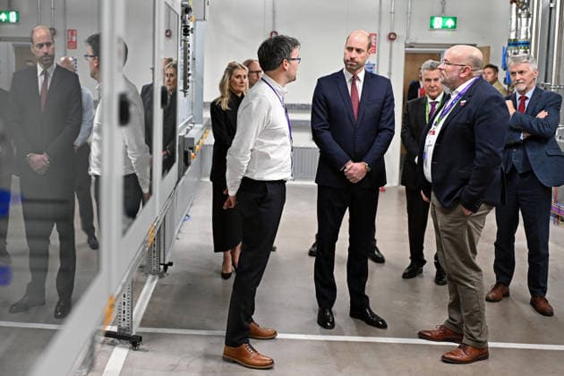The Prince Of Wales Attends The Wales Investment Summit Prince William, Prince of Wales gets a tour by John Peploe (L), Facilities Director of KLA, and Andrew Evans of SPTS during a visit at the semiconductor manufacturer SPTS, a division of KLA, ahead of the Wales Investment Summit on December 01, 2025 in Newport, Wales. Organized by the Welsh Government at the ICC Wales, the Summit will bring together over 300 delegates from almost 30 countries across sectors including clean energy, technology, life sciences, financial services, manufacturing and the creative industries. Wales is currently home to around 1,480 overseas-owned companies employing more than 174,000 people., Credit:Avalon.red Avalon United Kingdom, Wales, Newport Copyright: xAvalon.redx xAvalonx 1055813123