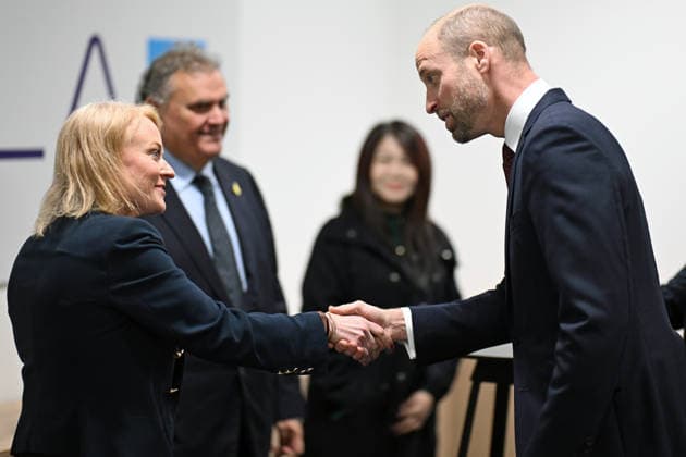 The Prince Of Wales Attends The Wales Investment Summit Prince William, Prince of Wales shakes hands with Rebecca Dobson of Cadence Design Systems during a visit at the semiconductor manufacturer SPTS, a division of KLA, ahead of the Wales Investment Summit on December 01, 2025 in Newport, Wales. Organized by the Welsh Government at the ICC Wales, the Summit will bring together over 300 delegates from almost 30 countries across sectors including clean energy, technology, life sciences, financial services, manufacturing and the creative industries. Wales is currently home to around 1,480 overseas-owned companies employing more than 174,000 people., Credit:Avalon.red Avalon United Kingdom, Wales, Newport Copyright: xAvalon.redx xAvalonx 1055813151