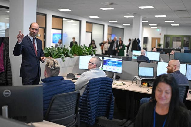 The Prince Of Wales Attends The Wales Investment Summit Prince William, Prince of Wales talks to employees during a visit at the semiconductor manufacturer SPTS, a division of KLA, ahead of the Wales Investment Summit on December 01, 2025 in Newport, Wales. Organized by the Welsh Government at the ICC Wales, the Summit will bring together over 300 delegates from almost 30 countries across sectors including clean energy, technology, life sciences, financial services, manufacturing and the creative industries. Wales is currently home to around 1,480 overseas-owned companies employing more than 174,000 people., Credit:Avalon.red Avalon United Kingdom, Wales, Newport Copyright: xAvalon.redx xAvalonx 1055813409