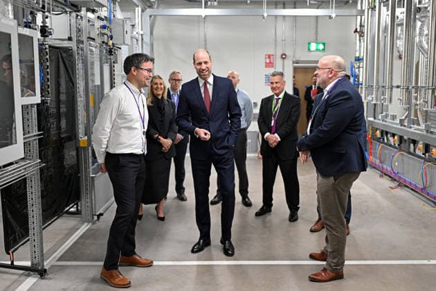 The Prince Of Wales Attends The Wales Investment Summit Prince William, Prince of Wales gets a tour by John Peploe (L), Facilities Director of KLA, and Andrew Evans of SPTS during a visit at the semiconductor manufacturer SPTS, a division of KLA, ahead of the Wales Investment Summit on December 01, 2025 in Newport, Wales. Organized by the Welsh Government at the ICC Wales, the Summit will bring together over 300 delegates from almost 30 countries across sectors including clean energy, technology, life sciences, financial services, manufacturing and the creative industries. Wales is currently home to around 1,480 overseas-owned companies employing more than 174,000 people., Credit:Avalon.red Avalon United Kingdom, Wales, Newport Copyright: xAvalon.redx xAvalonx 1055813461