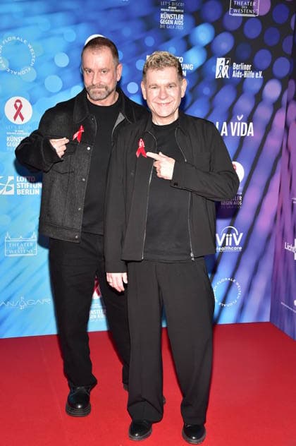 40 years KÜNSTLER GEGEN AIDS Ð DIE GALA 2025 KÜNSTLER GEGEN AIDS Ð DIE GALA 2025 Ulf Leo Sommer and Peter Plate are music producers and composers Arrival, red carpet for the anniversary KÜNSTLER GEGEN AIDS Ð DIE GALA 2025 Benefit gala for the 40th anniversary of Berliner Aids Hilfe e V at TDW in Berlin on 01 12 2025 Photopress Mueller