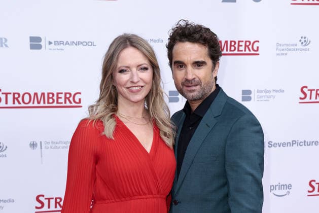 Diana Staehly and Oliver Wnuk at the movie premiere of Stromberg Everything as usual again on 1 12 2025 at Zoo Palst in Berlin Stromberg movie premiere in Berlin