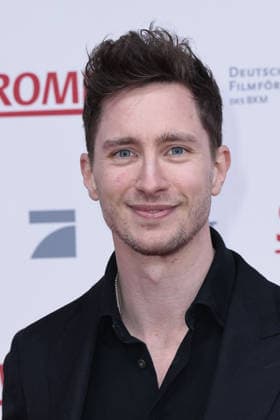 Doc Felix at the movie premiere of Stromberg Everything as usual again on 1 12 2025 at Zoo Palst in Berlin Stromberg movie premiere in Berlin