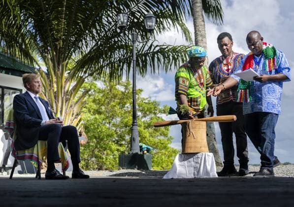 PARAMARIBO - King Willem-Alexander during a sacrificial ritual with representatives of descendants of enslaved people and indigenous communities in Suriname before a conversation with them about the past and the future. The royal couple was on a three-day state visit to Suriname at the invitation of President Jennifer Geerlings-Simons. ANP REMKO DE WAAL netherlands out - belgium out  Copyright: xx x543609618x originalFilename: 543609618.jpg