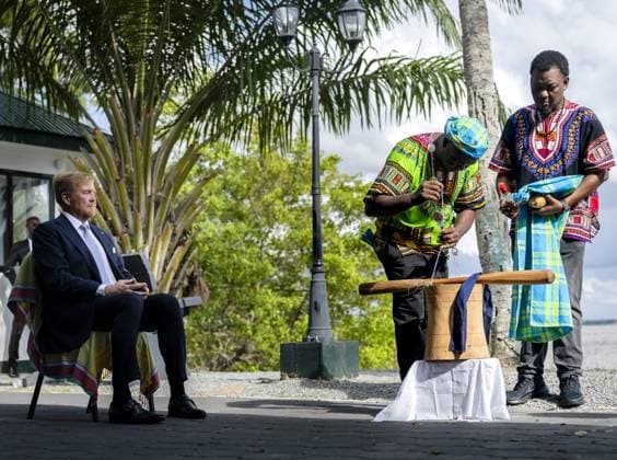 PARAMARIBO - King Willem-Alexander during a sacrificial ritual with representatives of descendants of enslaved people and indigenous communities in Suriname before a conversation with them about the past and the future. The royal couple was on a three-day state visit to Suriname at the invitation of President Jennifer Geerlings-Simons. ANP REMKO DE WAAL netherlands out - belgium out  Copyright: xx x543609789x originalFilename: 543609789.jpg