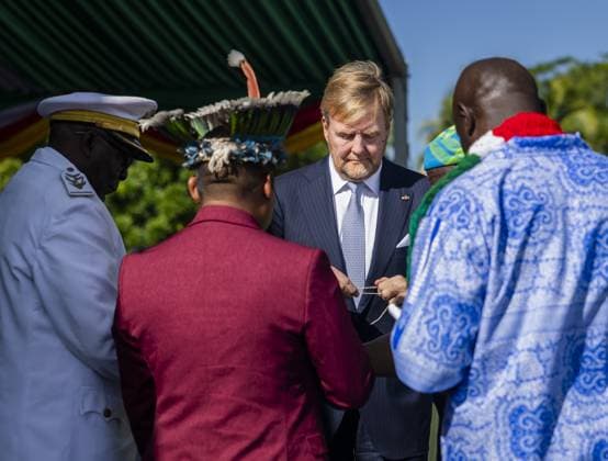 PARAMARIBO - King Willem-Alexander during a sacrificial ritual with representatives of descendants of enslaved people and indigenous communities in Suriname before a conversation with them about the past and the future. The royal couple was on a three-day state visit to Suriname at the invitation of President Jennifer Geerlings-Simons. ANP REMKO DE WAAL netherlands out - belgium out  Copyright: xx x543609897x originalFilename: 543609897.jpg