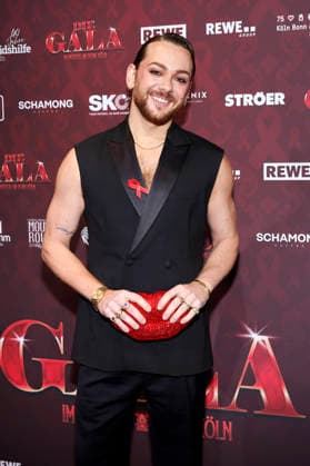 Presenter Riccardo Simonetti at the Aids Gala 2025 for the benefit of Aidshilfe Köln at the Musical Dome Cologne Cologne, 01 12 2025 NRW Germany Copyright: xChristophxHardtx