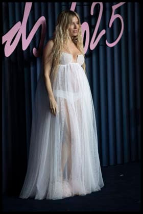 . 01 12 2025. London, United Kingdom. A pregnant Sienna Miller arriving at The Fashion Awards in London.  xStephenxLockx xi-Imagesx IIM-26428-0057