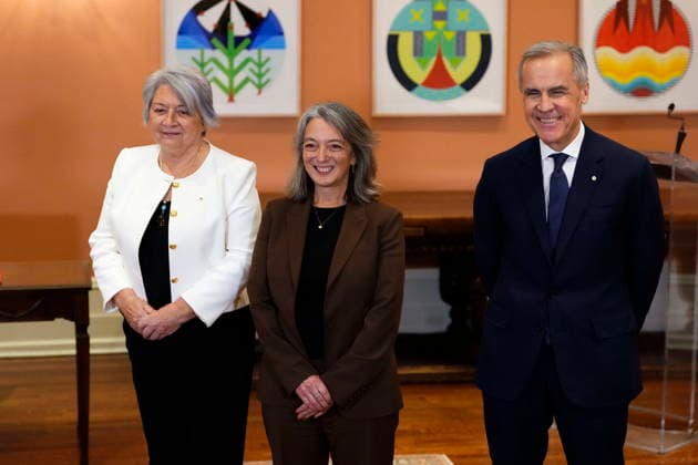 December 1, 2025, Ottawa, On, CAN: Julie Dabrusin stands with Gov. Gen. Mary Simon and Prime Minister Mark Carney after being sworn in as Minister of the Environment, Climate Change and Nature, at a cabinet swearing in ceremony at Rideau Hall in Ottawa, on Monday, Dec. 1, 2025. Ottawa CAN  - ZUMAc35_ 20251201_zaf_c35_036 Copyright: xJustinxTangx